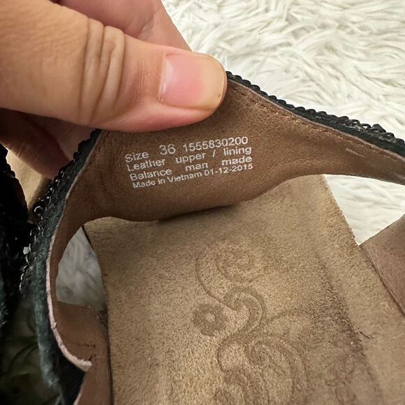 Dansko Pamela Black Jewelled Suede Slip On Comfort Sandals Womens sz 36/6-6.5 - Picture 7 of 8